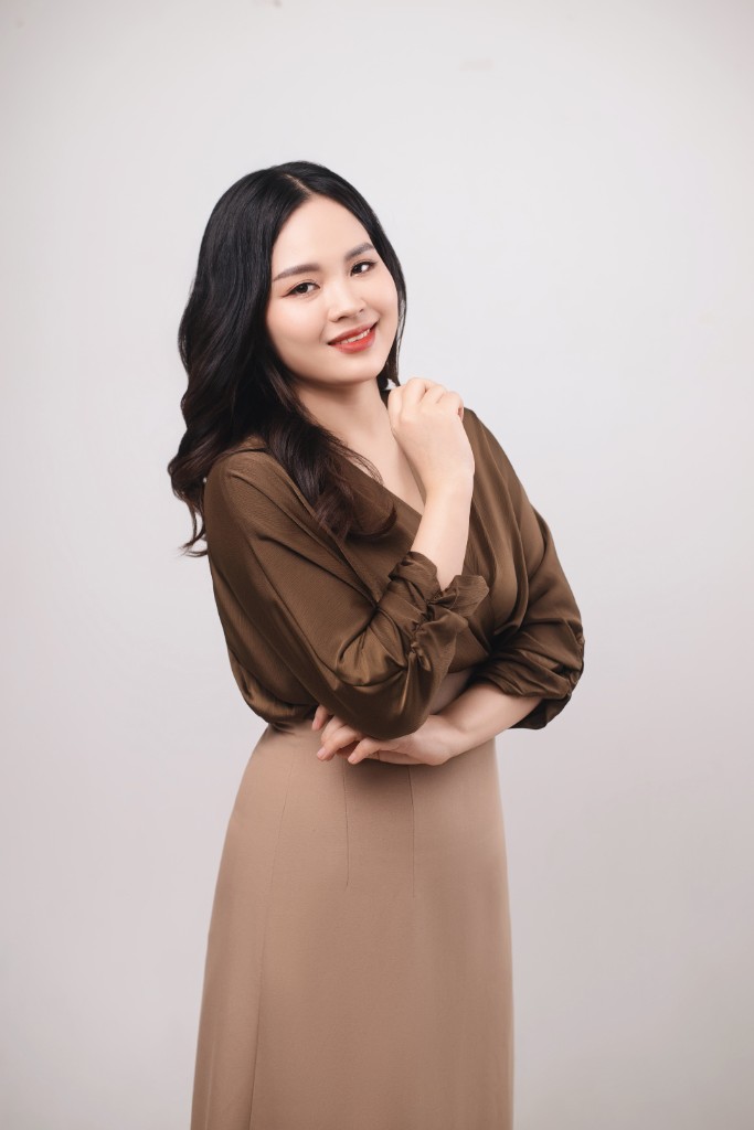 Trần Thị Hồng Nhung (Rainy Tran) — Giám đốc Điều hành Du học SUNNY