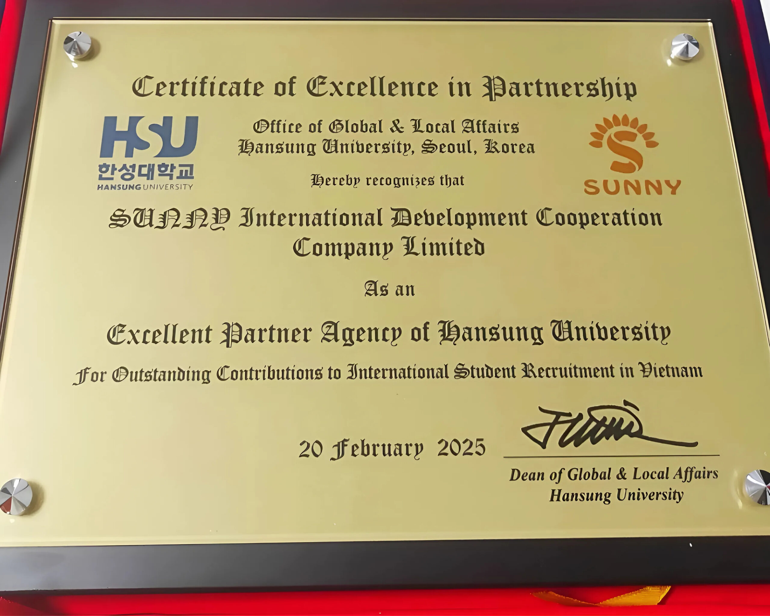 SUNNY nhận chứng nhận xuất sắc từ Đại học HANSUNG